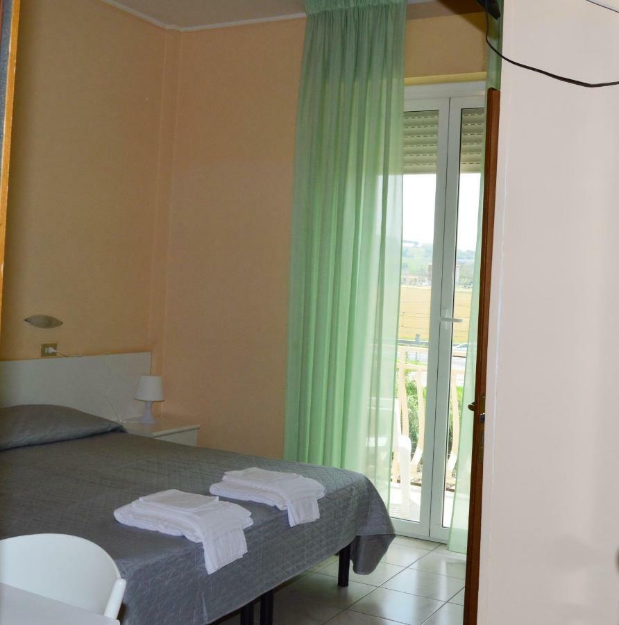 Hotel Perla Σενιγκάλια Εξωτερικό φωτογραφία