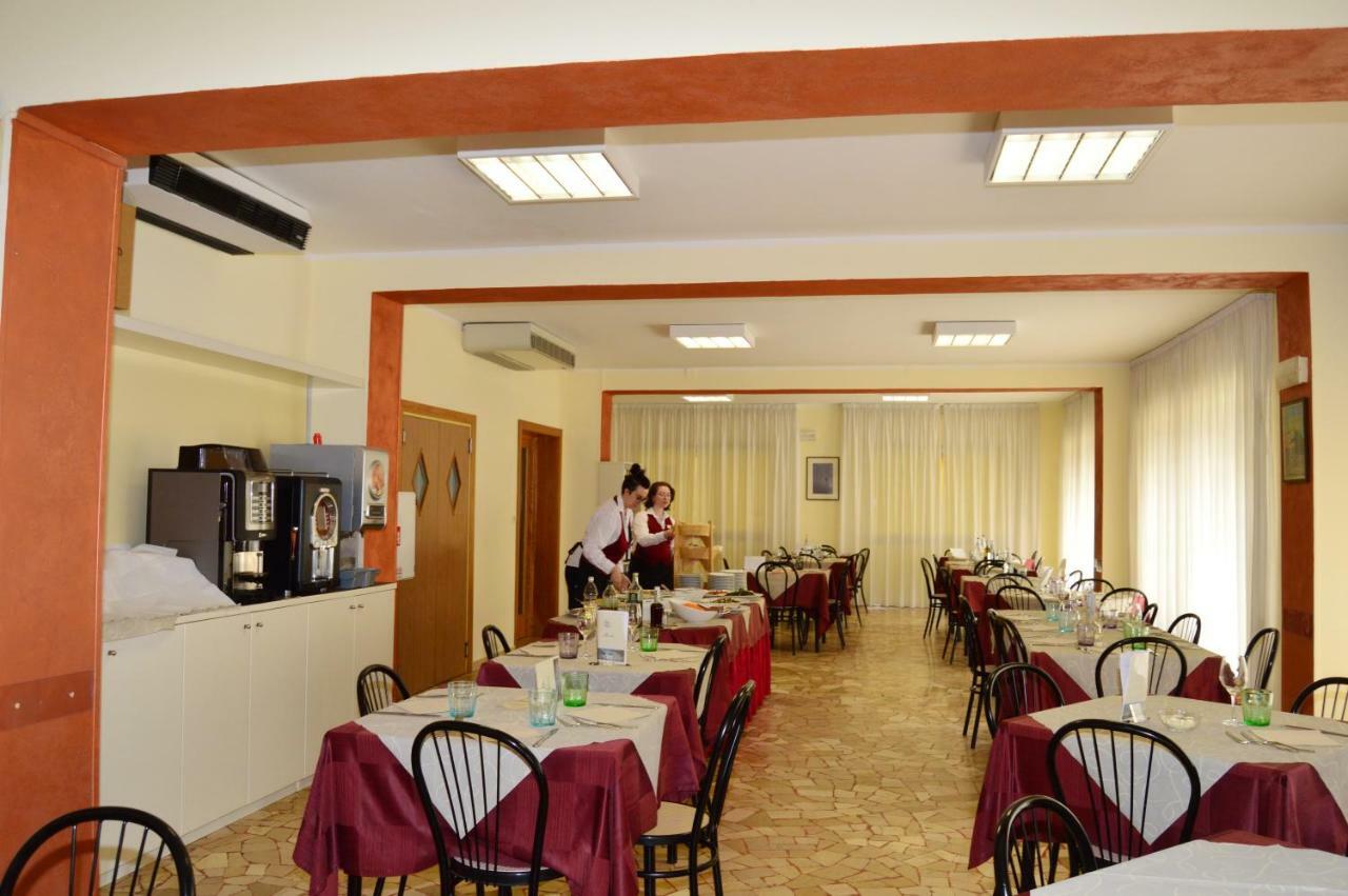Hotel Perla Σενιγκάλια Εξωτερικό φωτογραφία