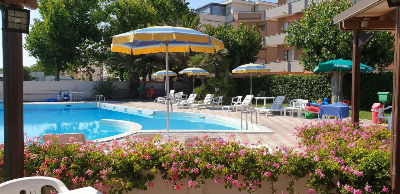 Hotel Perla Σενιγκάλια Εξωτερικό φωτογραφία